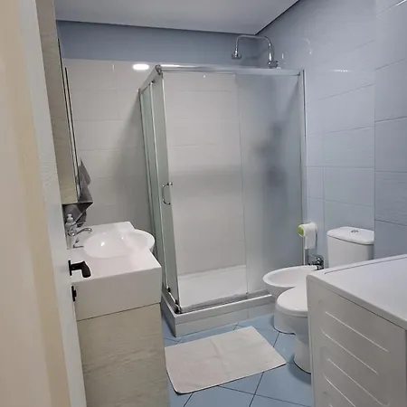 Lakeside Near Zoo & Botanic Park Apartman